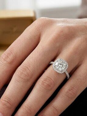 JZ45  Magnificent 1 carat square-cut moissanite ring size 7